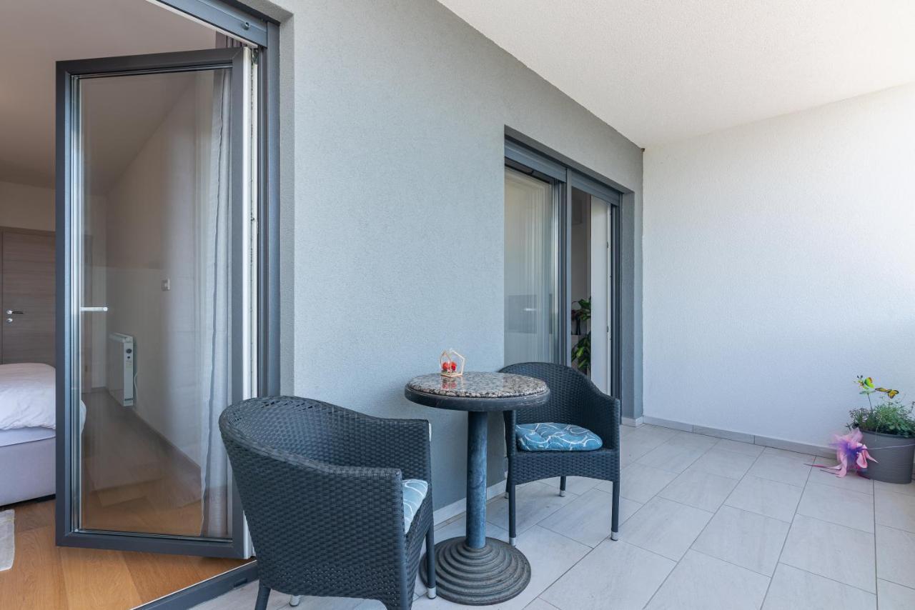 Apartment With Balcony Ocean Paradise คาสตาฟ ภายนอก รูปภาพ